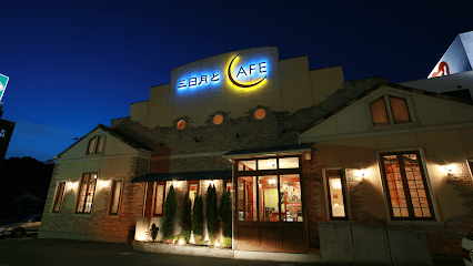 三日月とカフェ 新空港通り店