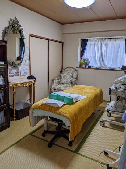 整骨院はり灸院・手温